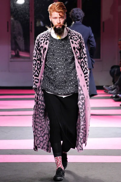 Look 18